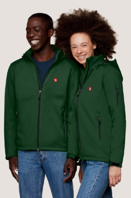 Zeige Details für FI Outdoor woman  Männliches und weibliches Model tragen grüne Regenjacke mit rotem Finanz Informatik Logo auf der linken Brust