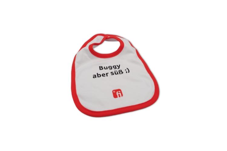 Lätzchen in weiß mit rotem Rand und rotem Finanz Informatik Logo, Satz "Buggy aber süß" in schwarz oberhalb des Logos
